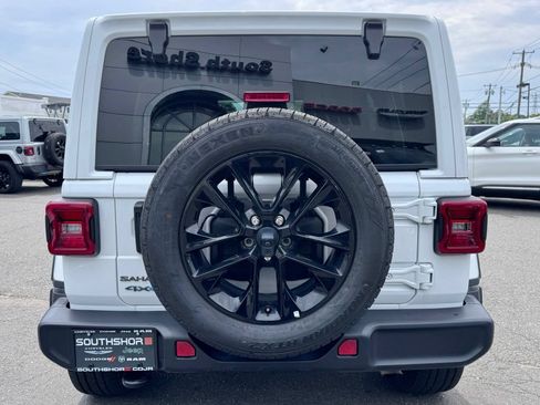 Certified 2025 Jeep Wrangler Unlimited Sahara AWD/4WD image 6