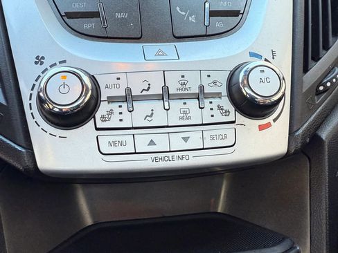 Used 2017 Chevrolet Equinox Premier w/ Enhanced Convenience Package image 24