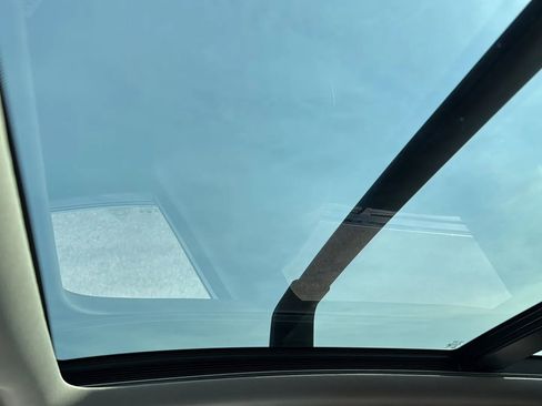 Used 2017 Hyundai Santa Fe Limited image 12