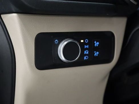 Used 2020 Ford Escape SE image 12