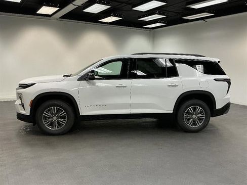 New 2026 Chevrolet Traverse LT w/ LPO, Floor Liner Package FWD image 2