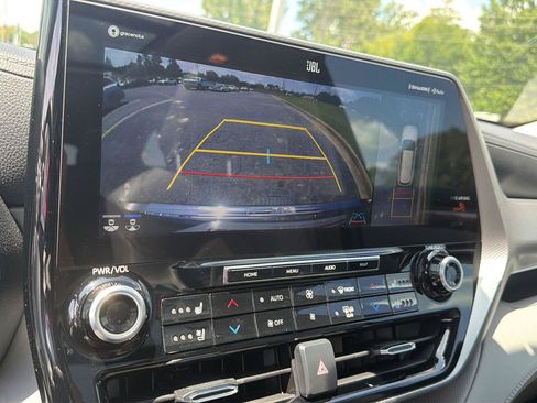 Used 2022 Toyota Highlander Platinum AWD/4WD image 26