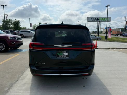 Used 2022 Chrysler Pacifica Touring-L w/ Uconnect Theater Family Group FWD image 10