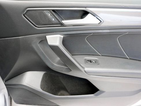 Used 2023 Volkswagen Tiguan SE R-Line FWD image 21