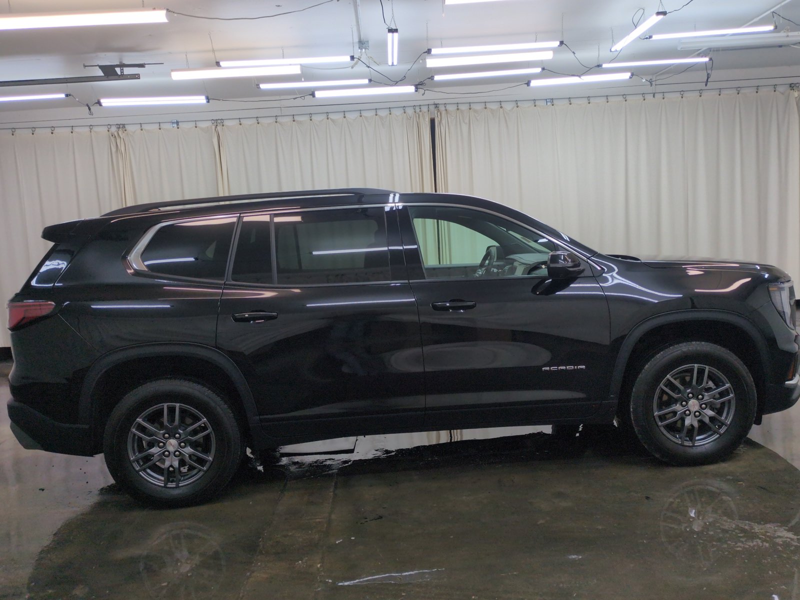 Used 2025 GMC Acadia Elevation AWD/4WD image 4