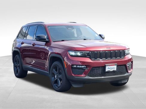 Used 2023 Jeep Grand Cherokee Limited w/ Black Appearance Package AWD/4WD image 3