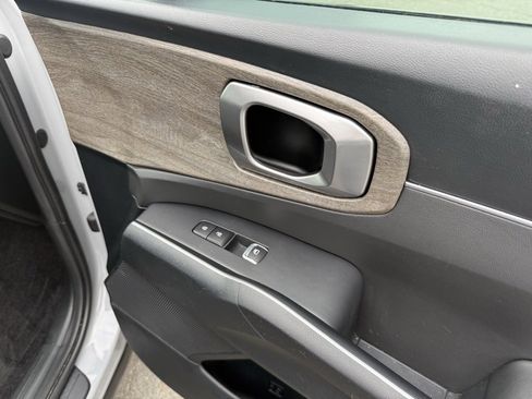 Used 2023 Kia Sorento EX image 29