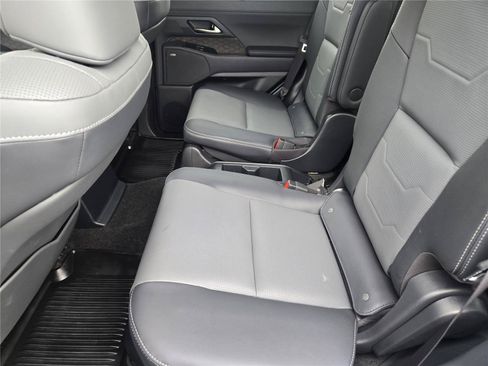 Used 2025 Lexus GX 550 w/ Accessory Package (2T) AWD/4WD image 28