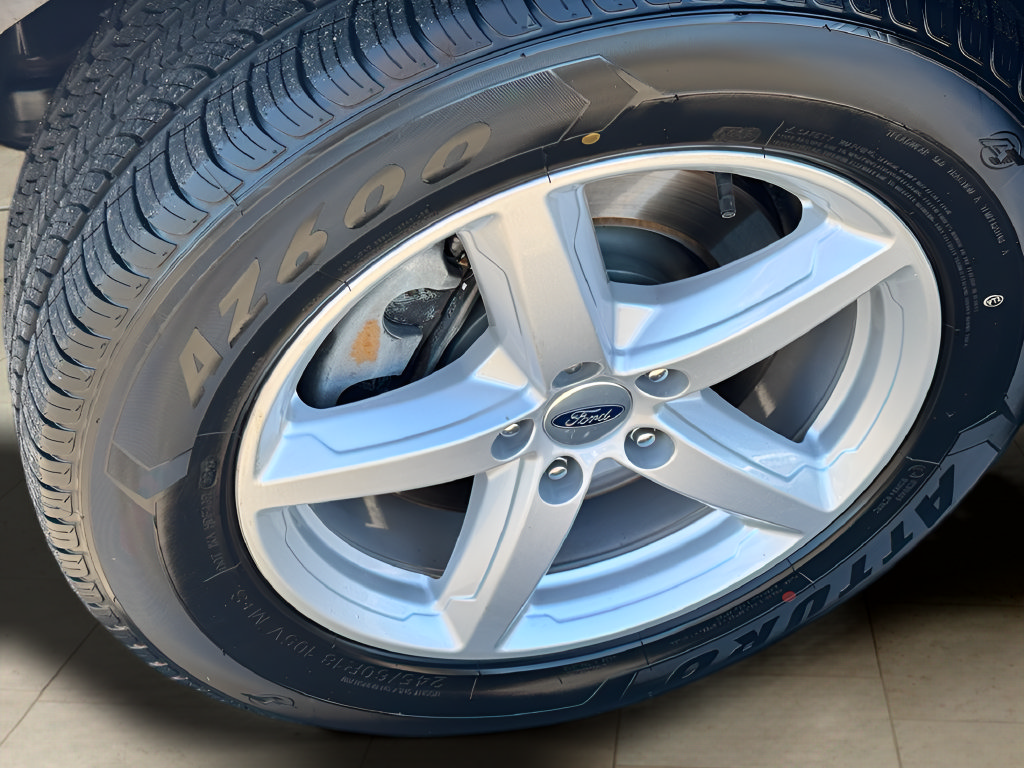 Used 2018 Ford Explorer XLT w/ Equipment Group 202A FWD image 41