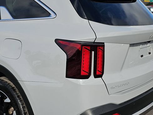 Used 2024 Kia Sorento EX w/ Panoramic Sunroof Package image 39