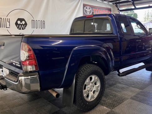 Used 2015 Toyota Tacoma PreRunner w/ SR5 Package image 4