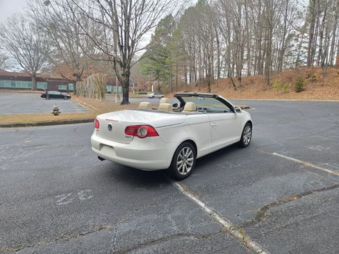 Used 2008 Volkswagen Eos 2.0T FWD image 11