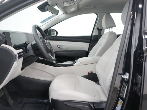 Certified 2025 Hyundai Tucson SE image 22