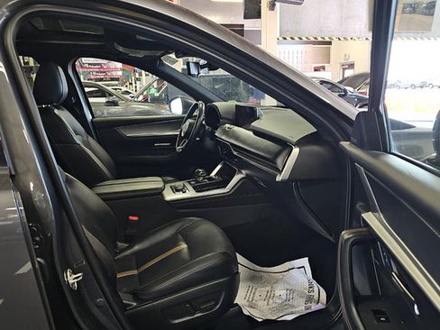Used 2024 MAZDA CX-90 Plug-In Hybrid w/ Premium Plus AWD/4WD image 6