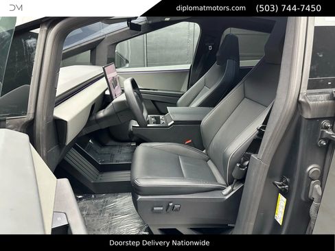 Used 2025 Tesla Cybertruck AWD Crew Cab image 23