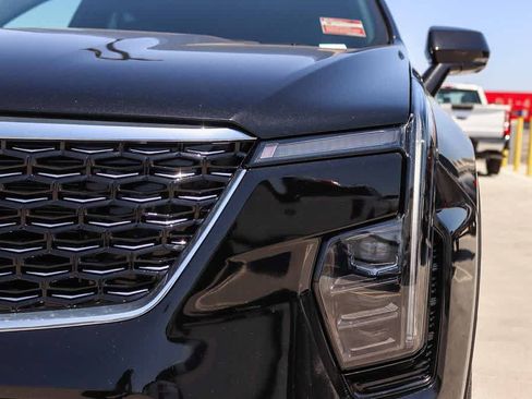 Used 2025 Cadillac XT4 Premium Luxury w/ Cold Weather Package FWD image 7