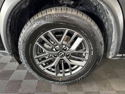 Used 2025 Nissan Rogue S AWD/4WD image 30