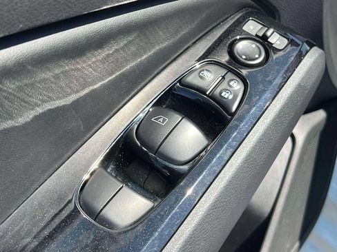 Used 2025 Nissan Altima 2.5 SR AWD/4WD image 19