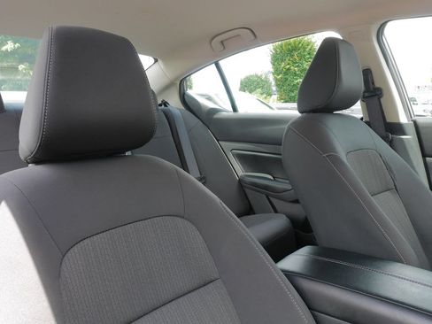Used 2025 Nissan Altima 2.5 SV FWD image 14
