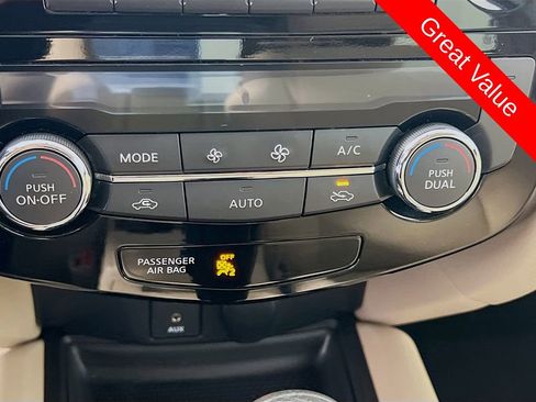 Used 2016 Nissan Rogue SV AWD/4WD image 15