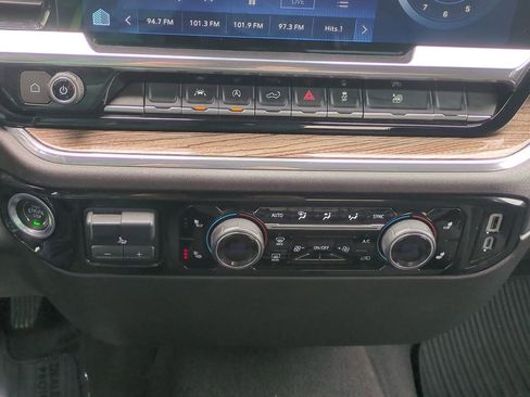 Used 2025 Chevrolet Silverado 1500 LT RWD image 25