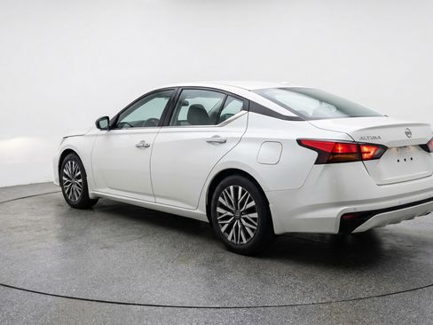 Used 2025 Nissan Altima 2.5 SV image 6