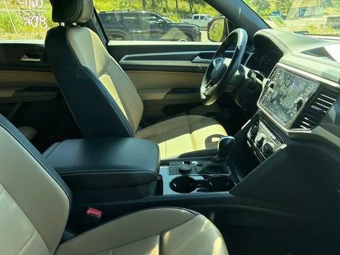 Used 2022 Volkswagen Atlas Cross Sport SEL R-Line AWD/4WD image 5
