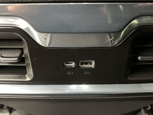 Certified 2023 GMC Sierra 1500 Elevation w/ Preferred Package AWD/4WD image 17