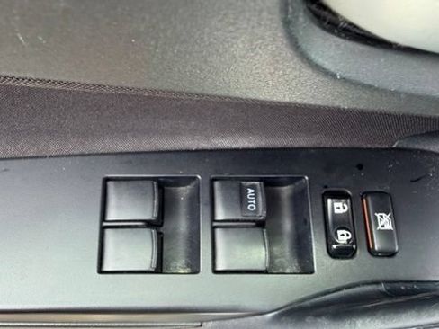 Used 2018 Toyota Corolla iM w/ Carpet Mat Package (TMS) FWD image 16