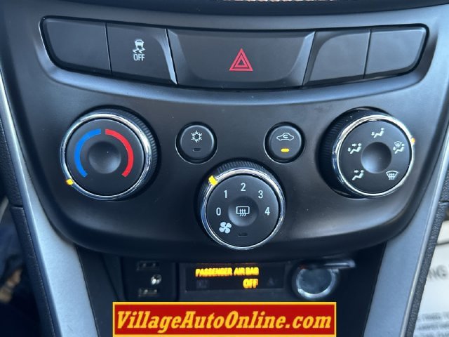 Used 2020 Chevrolet Trax LT w/ Driver Confidence Package AWD/4WD image 17