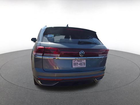 Used 2025 Volkswagen Atlas Cross Sport SE image 6