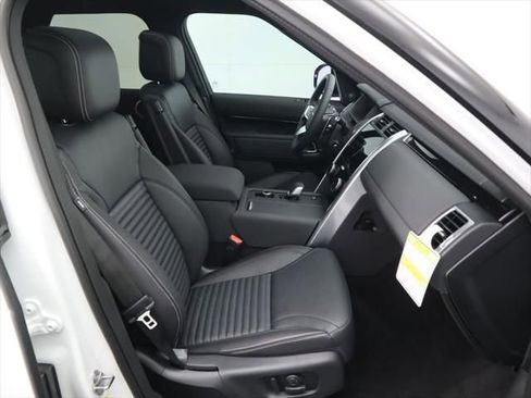 New 2025 Land Rover Discovery S image 22