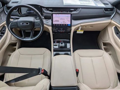 New 2025 Jeep Grand Cherokee Limited image 15