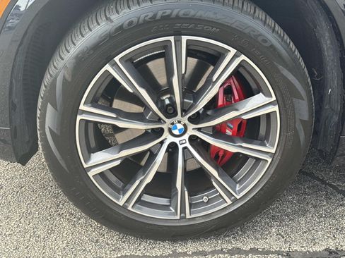Used 2025 BMW X5 xDrive40i w/ M Sport Package AWD/4WD image 9