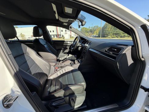 Used 2017 Volkswagen GTI SE image 15