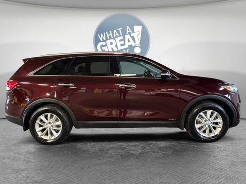Used 2017 Kia Sorento AWD w/ LX Convenience Package image 2