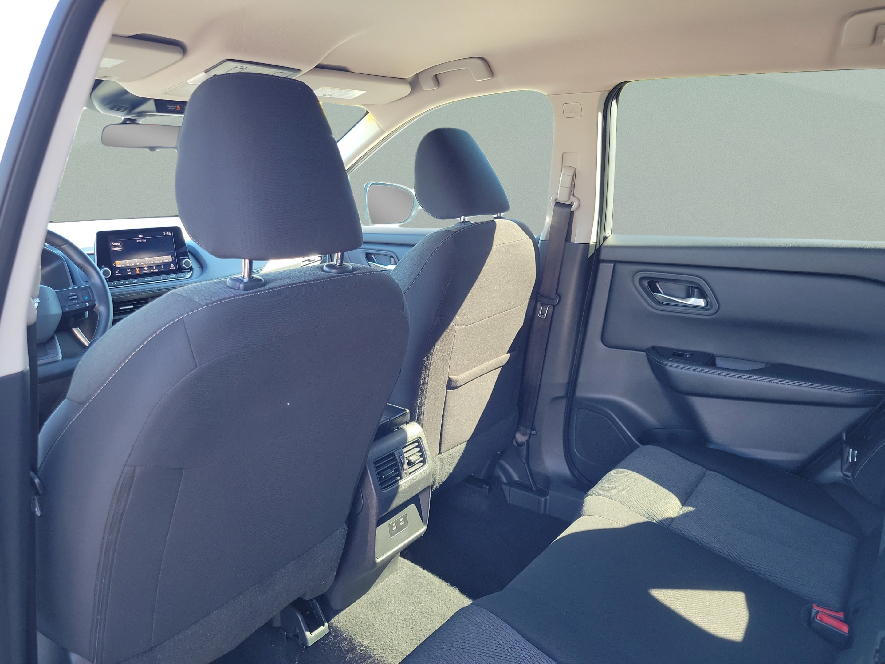 Used 2025 Nissan Rogue SV FWD image 14