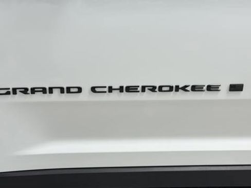 Used 2024 Jeep Grand Cherokee L Limited w/ Black Appearance Package AWD/4WD image 42