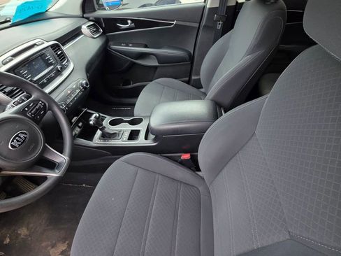 Used 2017 Kia Sorento AWD image 10