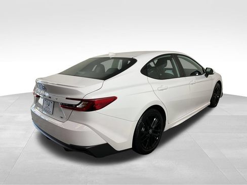 Used 2025 Toyota Camry SE FWD image 9