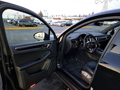 Used 2018 Porsche Macan image 11