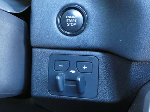 Used 2025 Toyota Tundra Limited AWD/4WD image 69