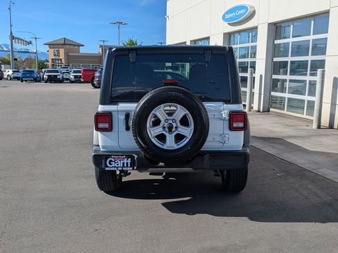 Used 2022 Jeep Wrangler Unlimited Sport image 7