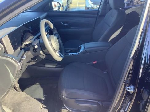 Certified 2025 Hyundai Santa Cruz SE image 12