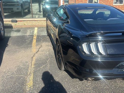 Used 2017 Ford Mustang Coupe RWD image 6