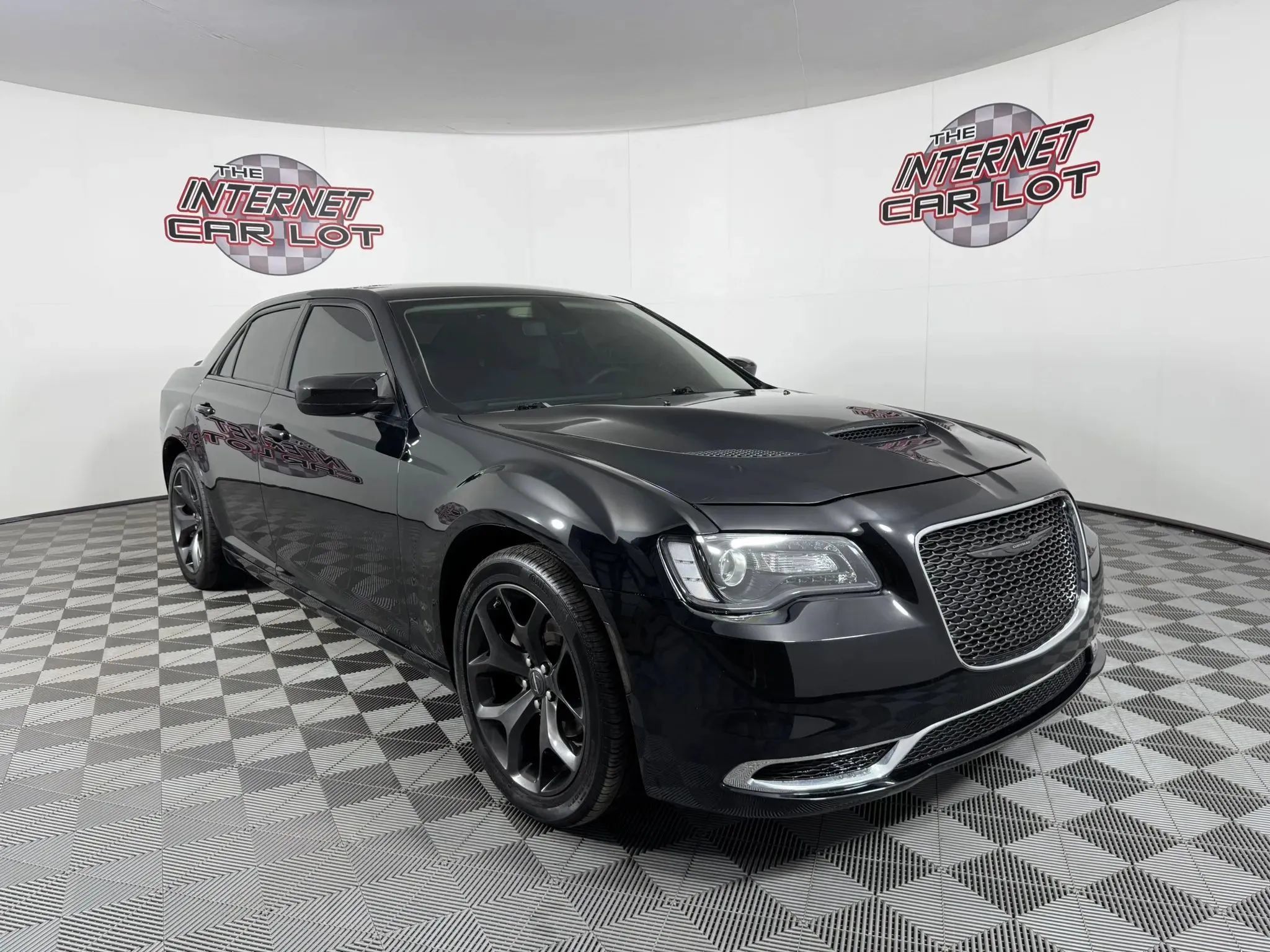 Used 2023 Chrysler 300 Touring w/ Sport Appearance Package RWD image 9