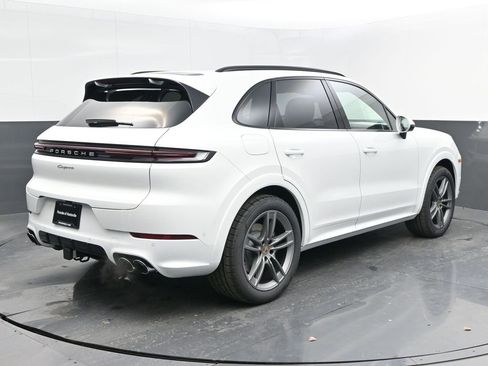 New 2025 Porsche Cayenne image 8