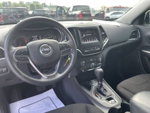 Used 2021 Jeep Cherokee Latitude FWD image 15