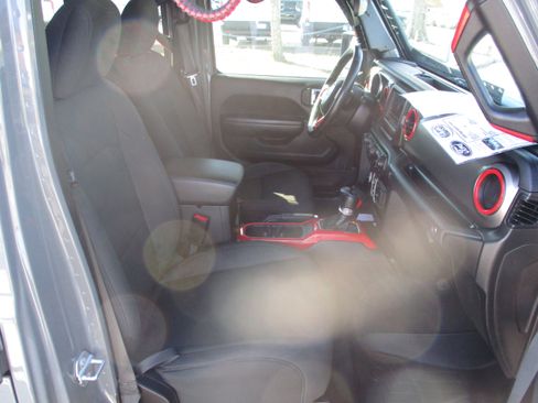 Used 2020 Jeep Gladiator Sport w/ Quick Order Package 24S image 12