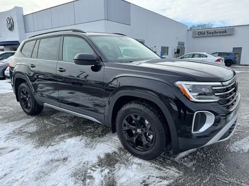 New 2026 Volkswagen Atlas Peak Edition image 3